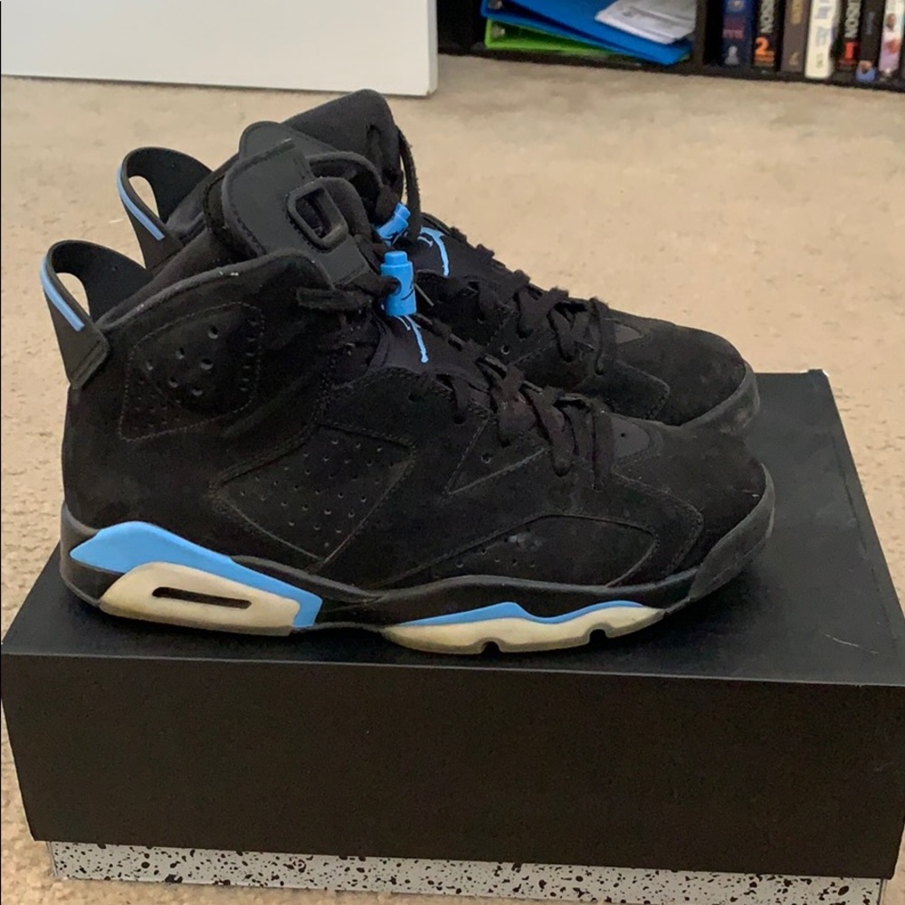 COPY - UNC Jordan 6’s (Retro)